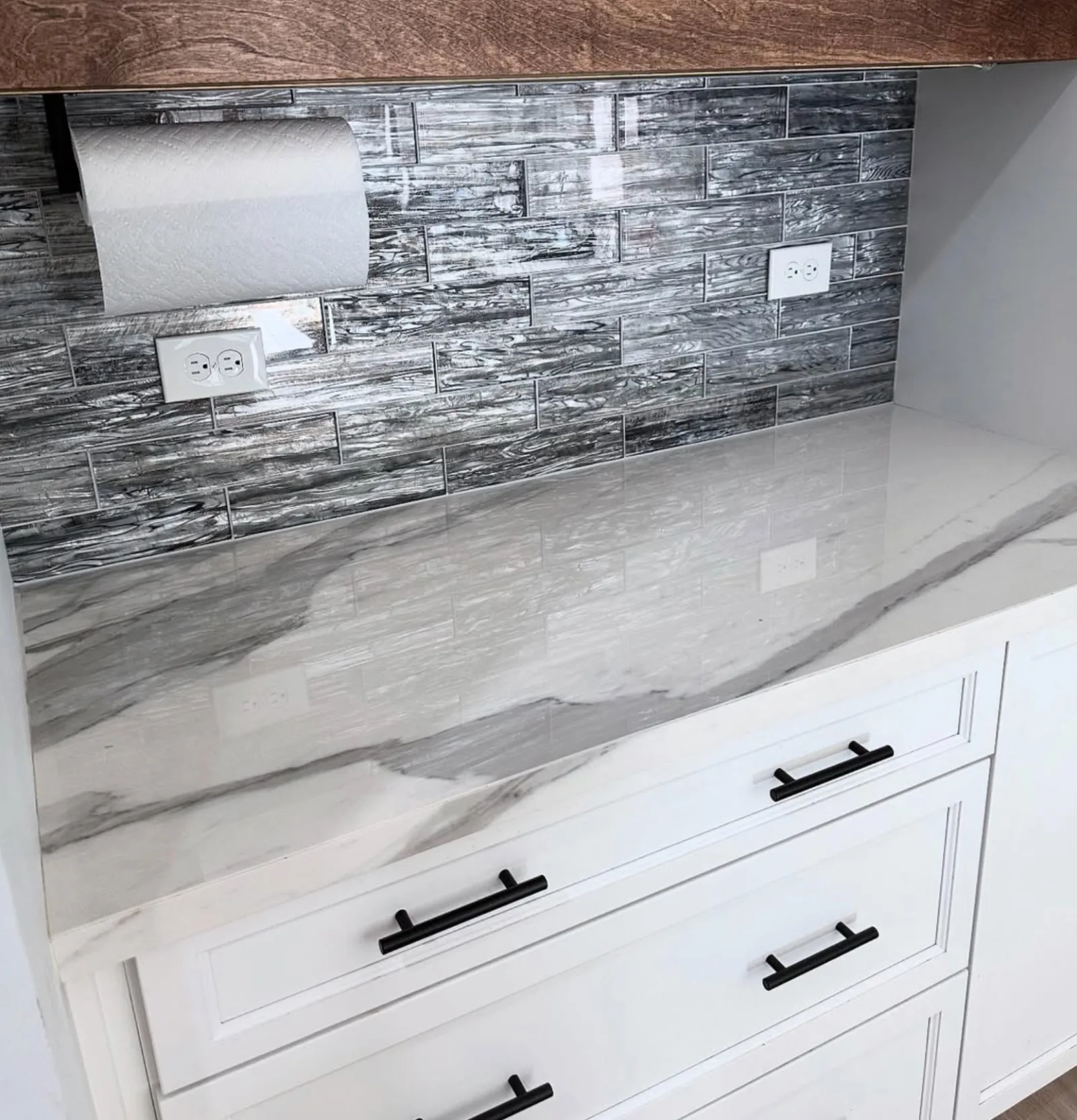 Kitchen counter and backsplash tile